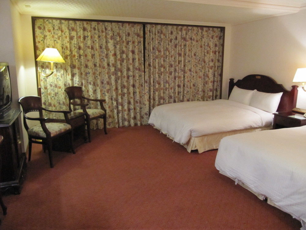 Sunrise Hotel Tainan Exterior photo