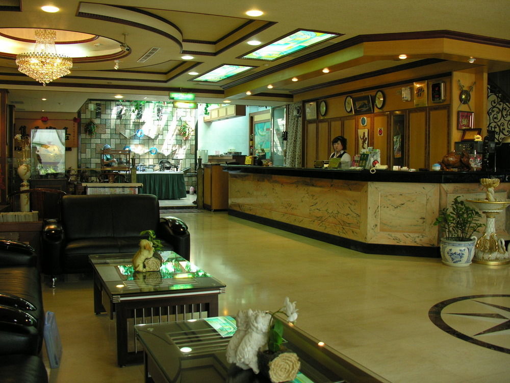 Sunrise Hotel Tainan Exterior photo