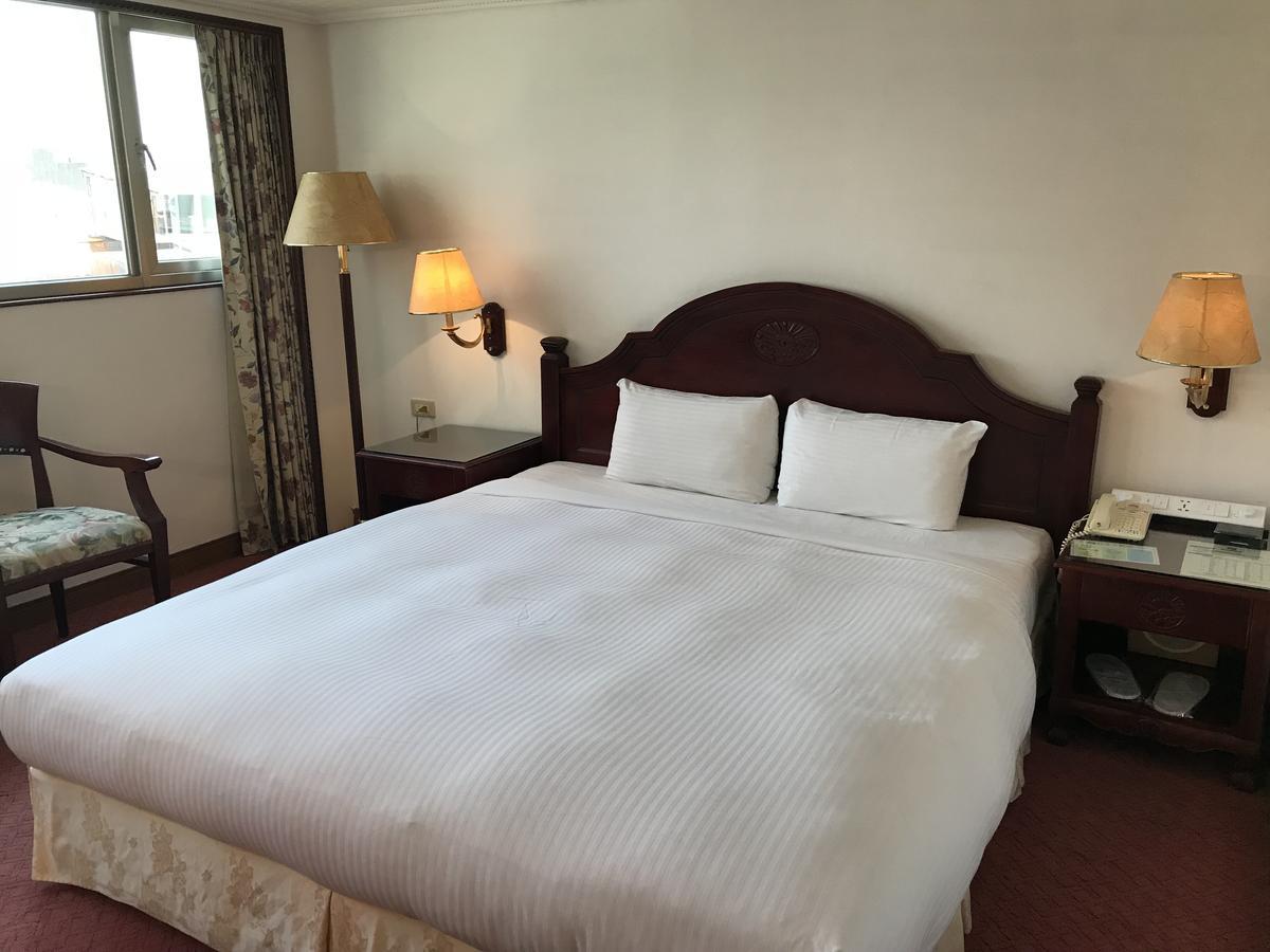 Sunrise Hotel Tainan Exterior photo