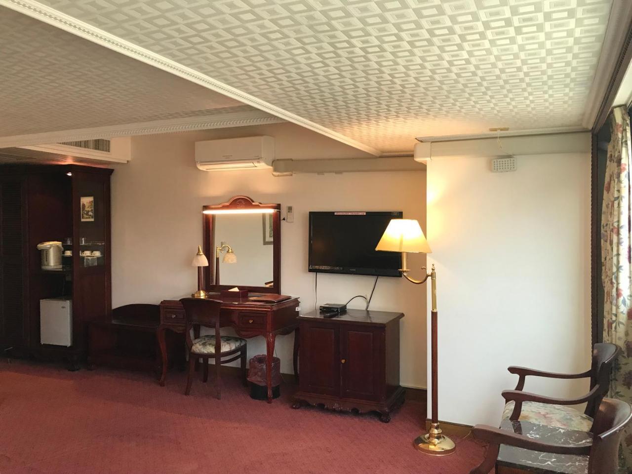 Sunrise Hotel Tainan Exterior photo
