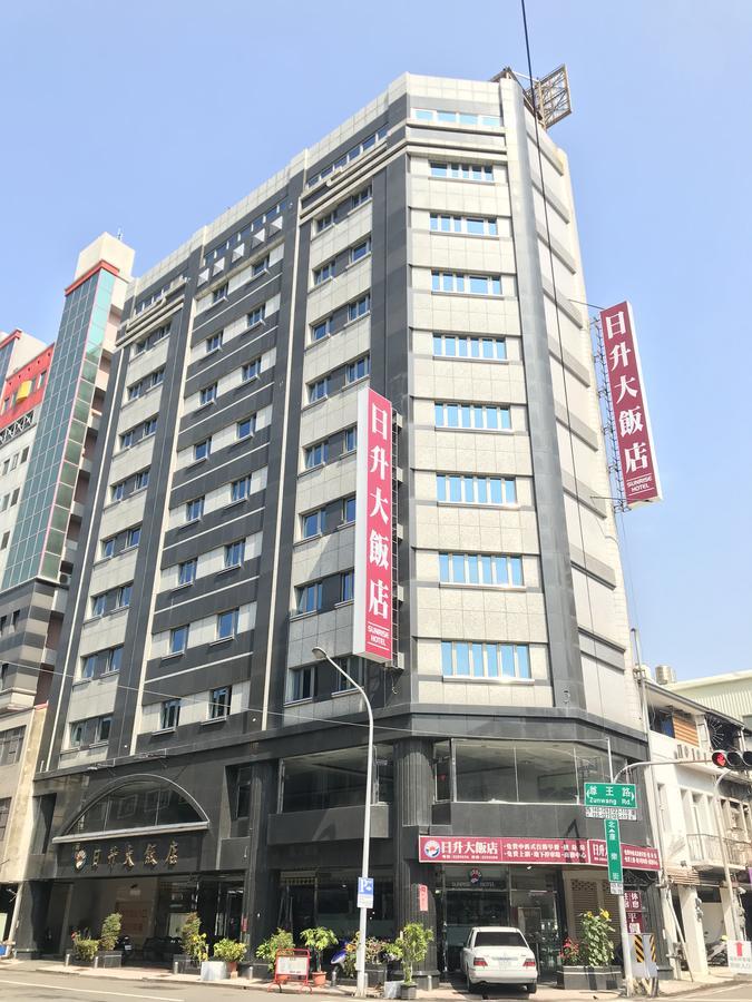 Sunrise Hotel Tainan Exterior photo